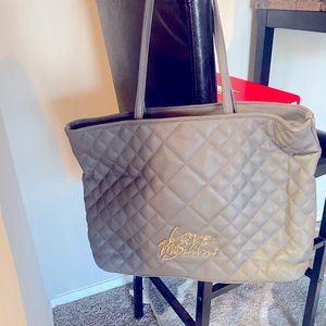 Moschino authentic medium tote bag. Gently used,can fit a lot inside.